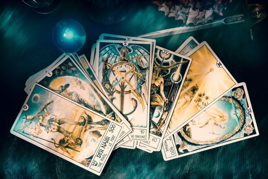 Quelles sont les significations spécifiques des cartes du tarot persan revedanges ?